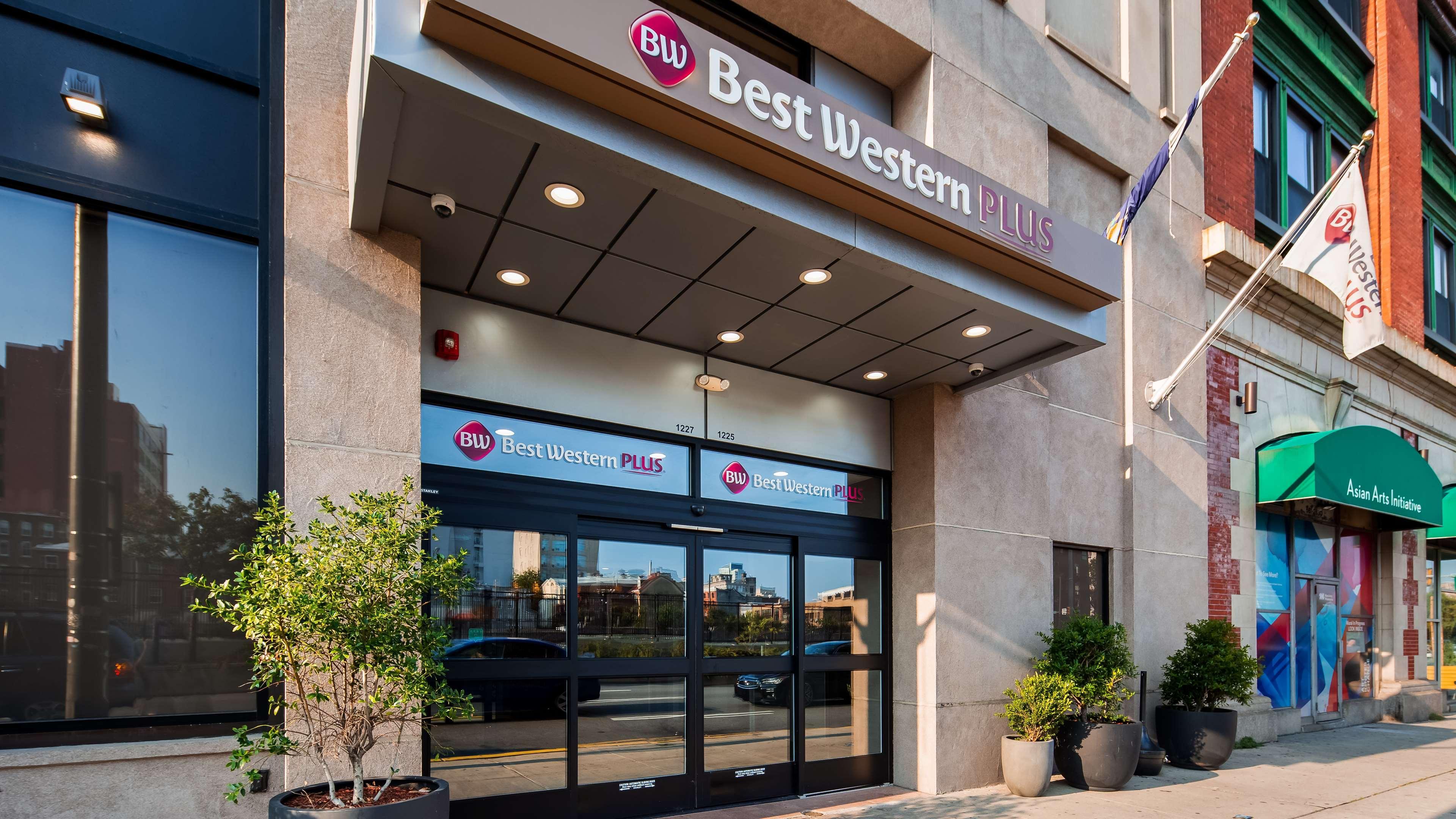 Best Western Plus Convention Center 3*