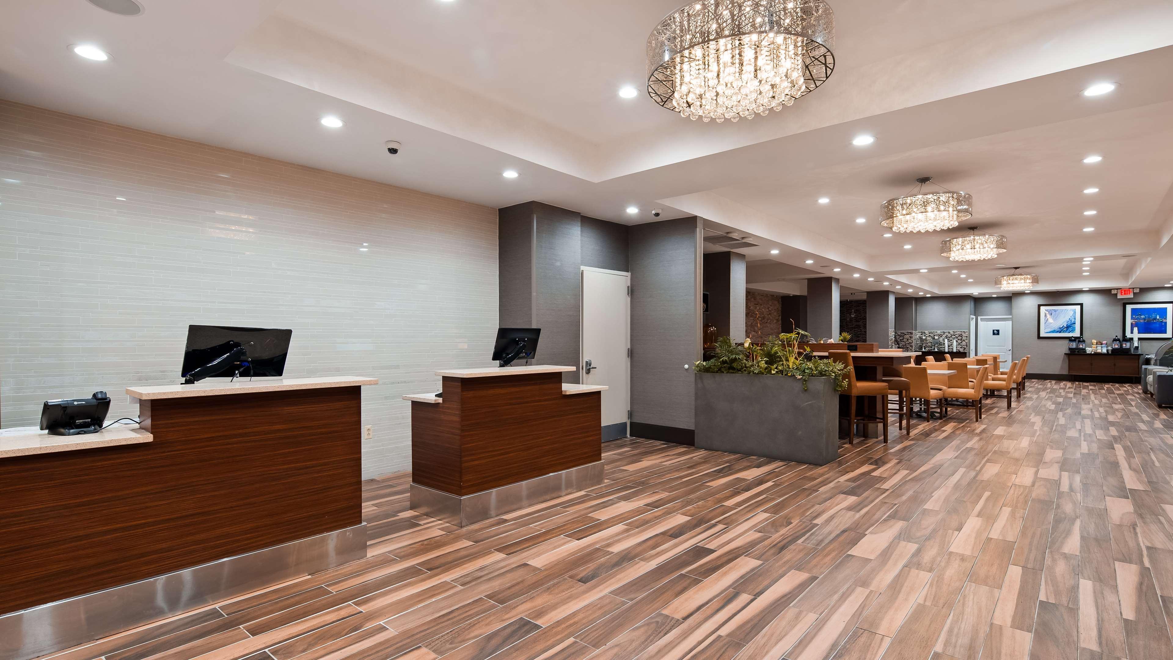 Best Western Plus Convention Center Hotel 3*